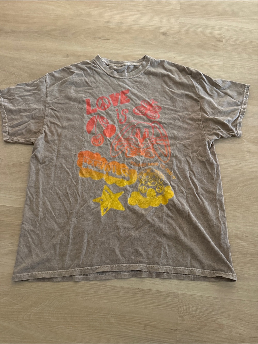 Urban Outfitters Women’s Graphic Tee in Faded Brown with Orange & Yellow Print